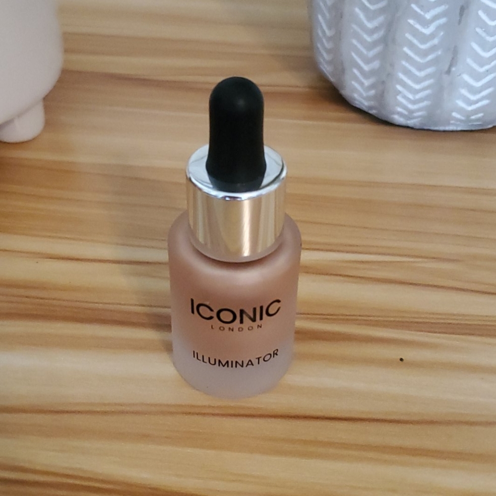Iconic London Illuminator Drops